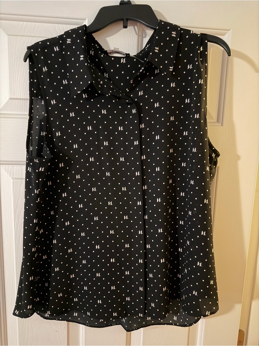 Karl Lagerfeld Black Sleeveless Polka Dot Button-Front Blouse